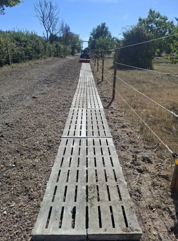 Płyty stabilizujące i utwardzone podłoże na tracku